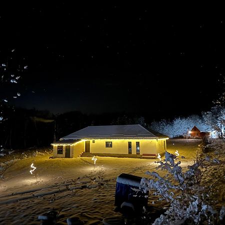 Cottage Bytheriver Arpasu de Sus Экстерьер фото
